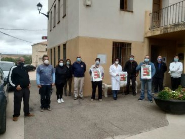 Los turolenses reclaman mejores hospitales con cadenas humanas en la capital y en Alcañiz