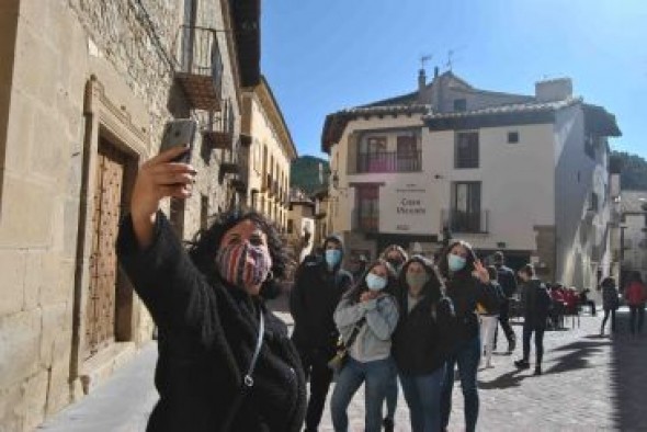 Ver animales, salir al monte, recorrer pueblos o conocer la capital, los atractivos de Teruel en el puente del Pilar