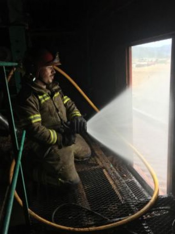 Los Bomberos de la Diputación de Teruel sofocan un incendio en una empresa de Valderrobres