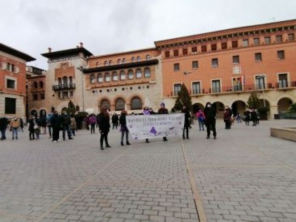 Un centenar de personas se concentra en Teruel para condenar la presunta violación grupal cometida por menores