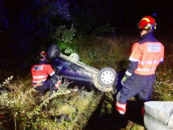 Dos heridos en un accidente de tráfico en Cretas