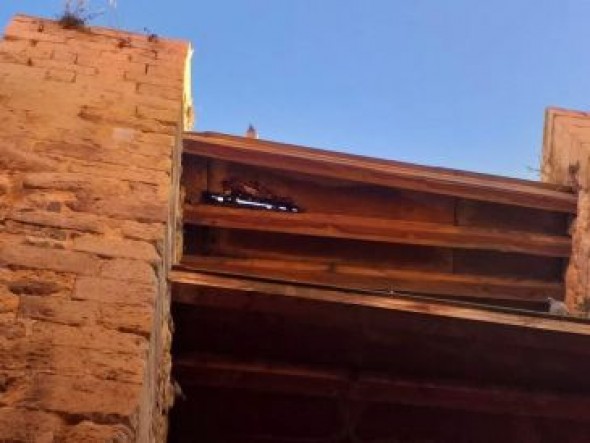 Vecinos de la calle Rincón de Teruel alertan de la caída de cascotes de la torre