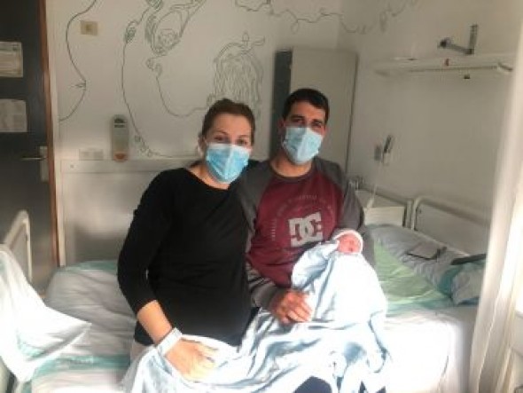 El primer bebé del año 2021 en Aragón se llama Nicolás y ha nacido en el Hospital de Alcañiz 26 minutos después de medianoche
