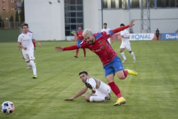 El CD Teruel vuelve a ganar con un gol en el descuento (1-2)