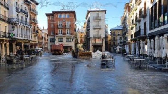 El Ayuntamiento de Teruel retira más de 110 camiones de nieve helada este sábado de las calles de la capital