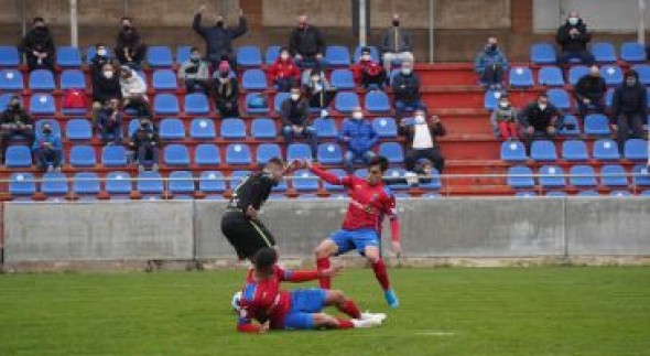 El CD Teruel le regala una victoria a su afición