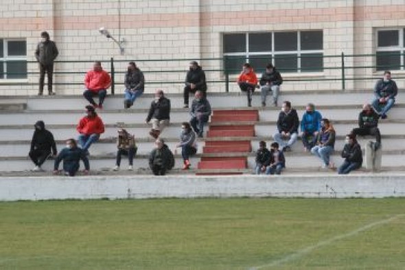 El público vuelve a disfrutar del espectáculo del fútbol en Teruel y Calamocha casi un año después