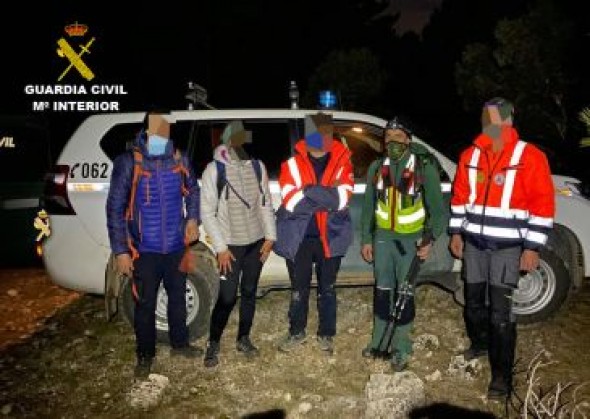 La Guardia Civil de Teruel rescata ilesos a dos montañeros en una zona montañosa cercana al Parrizal de Beceite