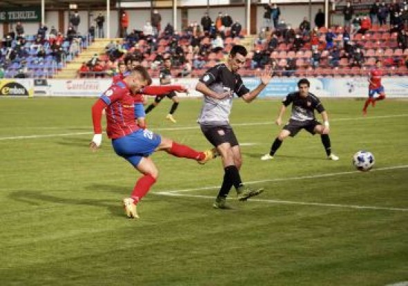 El CD Teruel acaba como líder la Primera Fase de la Liga tras vencer por 3-0 al Fraga