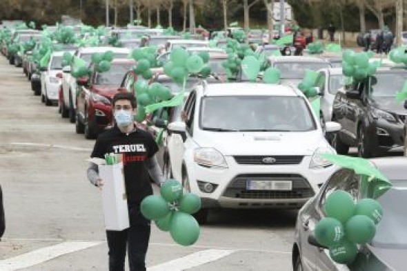 Una caravana de Teruel Existe se muestra a favor de las renovables pero “no de forma apresurada, abusiva y descontrolada”