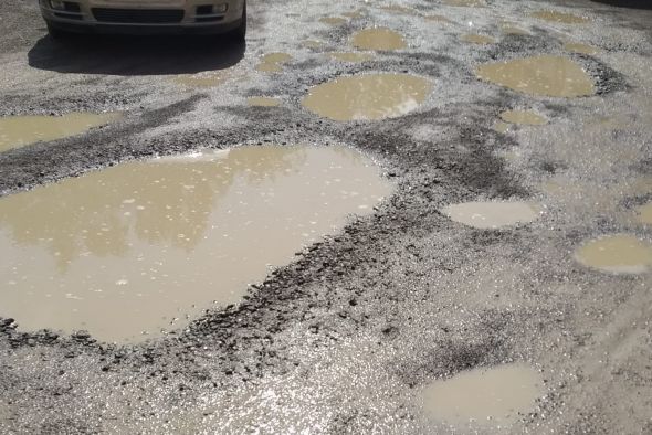 El PSOE de Teruel reclama al Ayuntamiento una solución a los baches del aparcamiento de Santa Amalia en San León