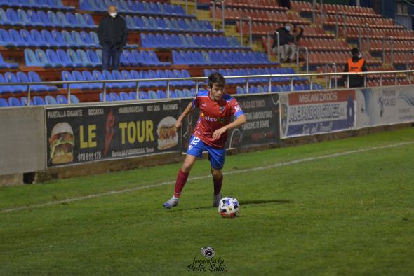 El canterano Leandro Torres, ‘Tatín’, vestirá de rojo una temporada más