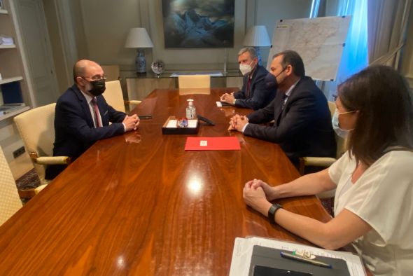 El presidente aragonés, Javier Lambán, considera excelente el acuerdo con Ábalos sobre los trenes deficitarios