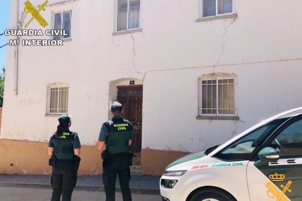 La Guardia Civil de Teruel auxilia a una persona mayor indispuesta en su domicilio de la localidad de Alloza