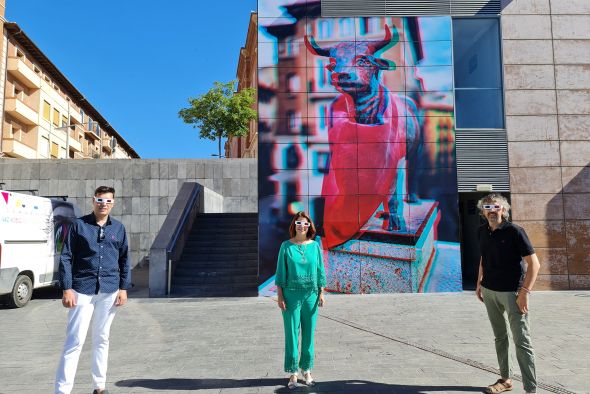 Una imagen gigante del Torico en 3D preside la Glorieta de Teruel este mes de julio