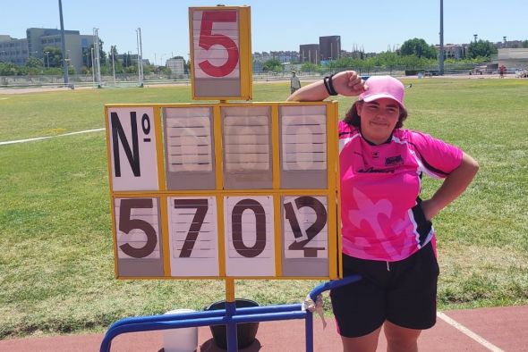 Medalla de oro y nuevo récord de Aragón para Elena Sanz en el autónomico sub 18 de atletismo