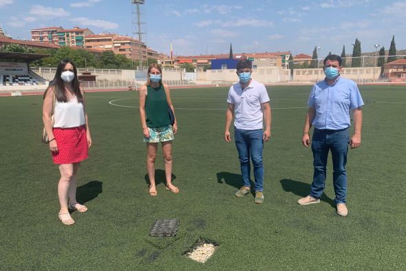 El PP de Alcañiz denuncia que el Ayuntamiento de Alcañiz hizo oídos sordos a sus avisos sobre el césped del campo de fútbol