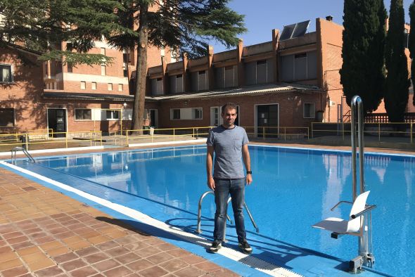 El Ayuntamiento de Teruel equipa todas las piscinas municipales con ascensores acuáticos para personas con movilidad reducida