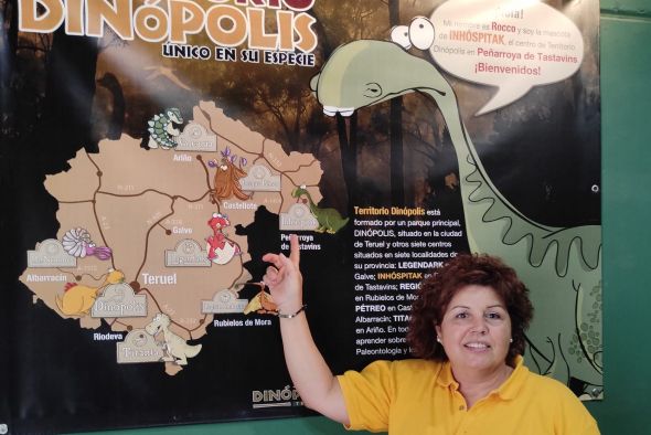 Irene Granja, la guía más veterana de las sedes de Territorio Dinópolis: de no saber nada de dinosaurios a hacerse un particular ‘máster’  en estos gigantes
