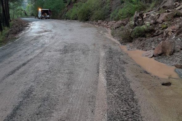 El Servicio de Vías y Obras de la Diputación finaliza los trabajos de limpieza de la carretera TE-V-2001 en Olba