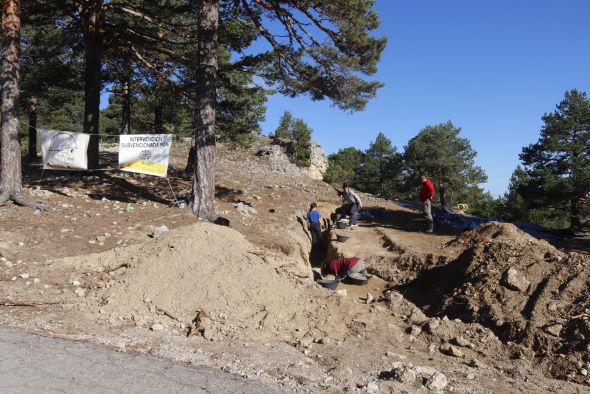 La campaña de exhumaciones de soldados de la Guerra Civil en Griegos rescatan al menos restos de ocho cuerpos