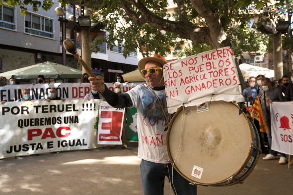 El campo aragonés clama contra la nueva PAC con una nutrida representación turolense