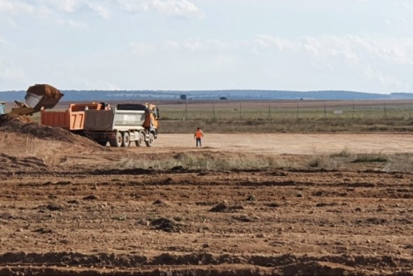 Avanzan las obras para crear nuevo espacio para aeronaves en la zona sur del Aeropuerto de Teruel