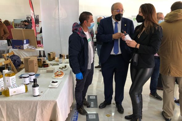 El presidente de la Diputación de Teruel visita la feria Presura de Soria