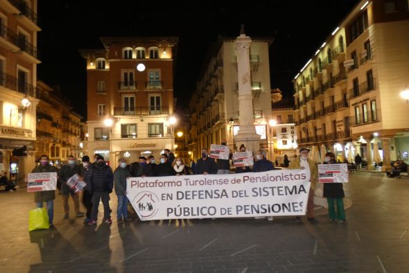 Concentración en la plaza del Torico para reivindicar pensiones justas