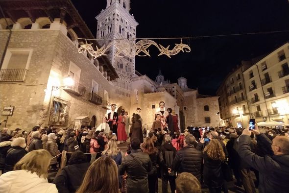 Segundo de Chomón se une a la Comparsa de Gigantes y Cabezudos de Teruel