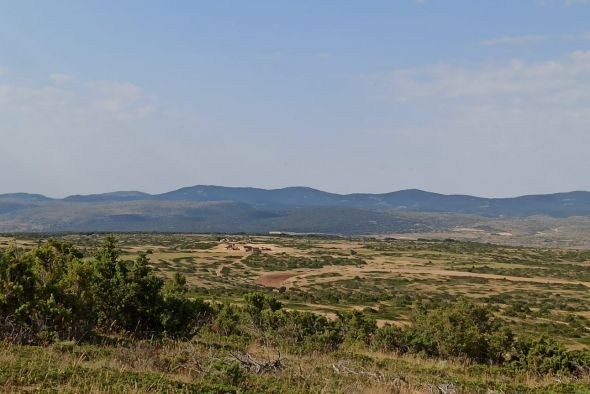 La Asociación de Empresarios Turísticos de la Sierra de Albarracín rechaza los proyectos eólicos que amenazan al territorio