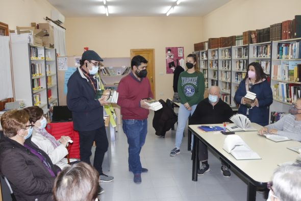 La DPT hace entrega en Villarquemado del número 4.000 de sus lotes de libros