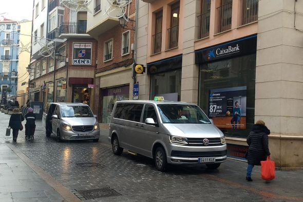 Los taxistas de Teruel prefieren ampliar la parada del Óvalo que trasladarse a Joaquín Arnau