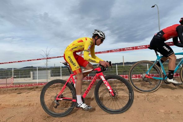 Javier Zaera da el oro a Aragón en la categoría sub23 del Campeonato de España de Ciclocross en Xátiva