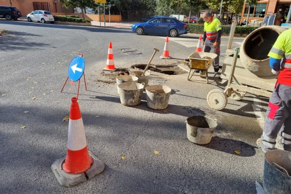 Aguas de Teruel repara más de 200 sumideros y tapas de alcantarilla en la ciudad