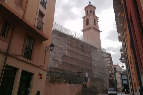 La torre de San Miguel de Teruel ya luce sin andamios y ahora la cubierta centra los trabajos