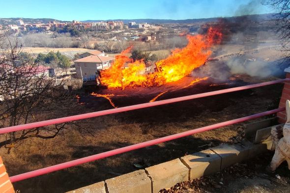 Sofocado un incendio en una zona urbanizada junto a la N-330 en las cercanías de Teruel
