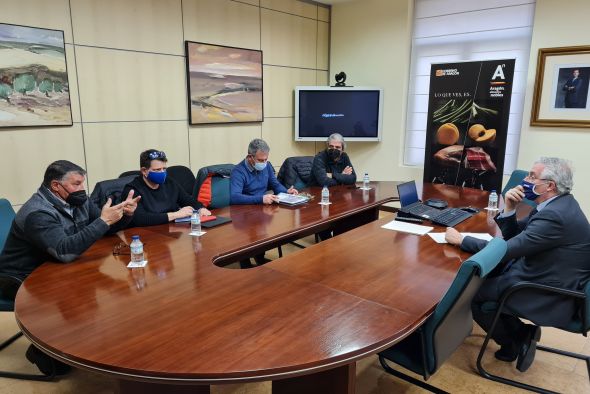 El consejero de Agricultura de Aragón apoya las infraestructuras hidráulicas prioritarias de la cuenca del Matarraña
