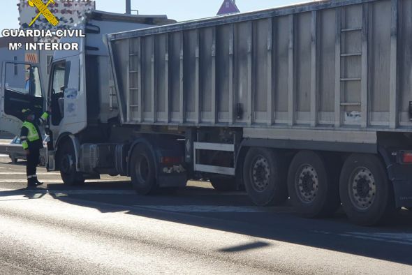 La Guardia Civil de Teruel intercepta a un camión cuyo conductor quintuplicaba la tasa de alcohol permitida