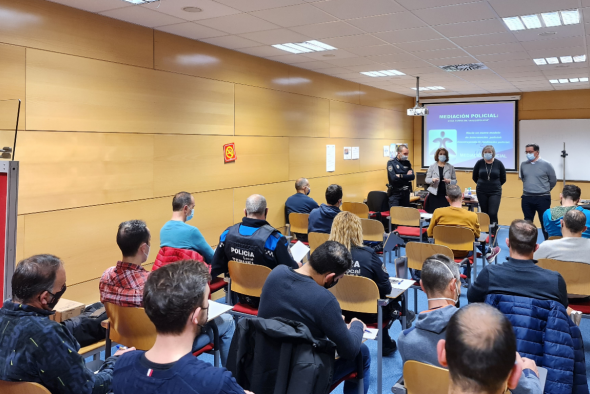 La Policía Local de Teruel organiza una jornada de formación sobre labores de mediación