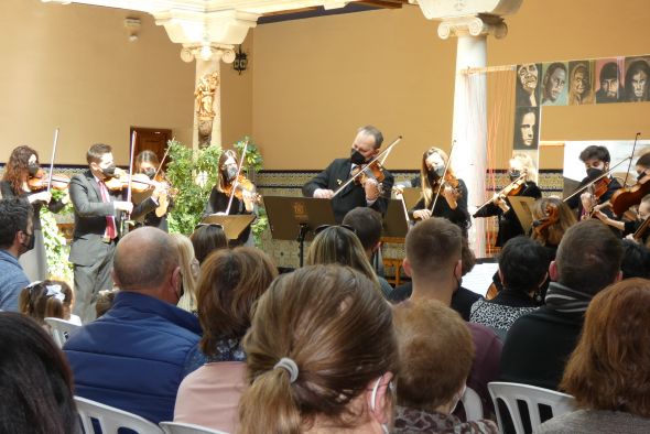 La Camerata Santa Cecilia y Yurii Stopin tocan por los ucranianos