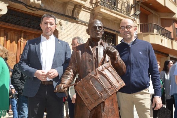 Un Buñuel de bronce tocará  el tambor con sus paisanos en la plaza España de Calanda