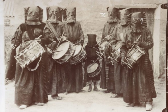 Una foto de la familia Bernad remonta los tambores de Albalate del Arzobispo al menos a 1890