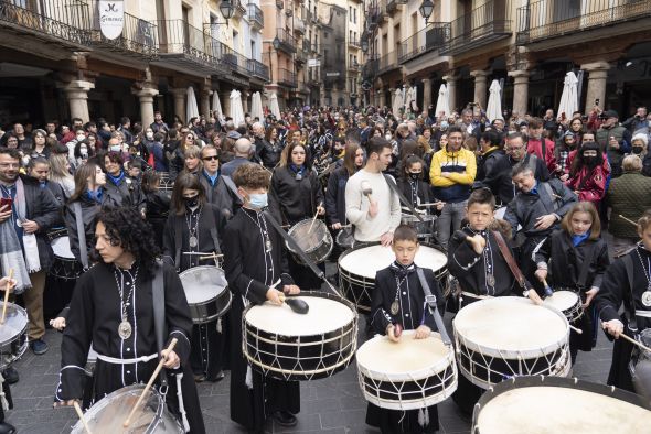 Galería de fotos: Teruel capital también rompe la hora el Viernes Santo por la mañana