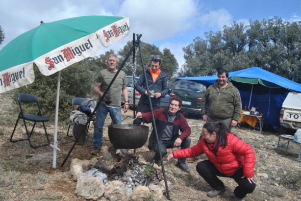 Los cellanos desafían al viento y la lluvia para disfrutar del Calvario más esperado