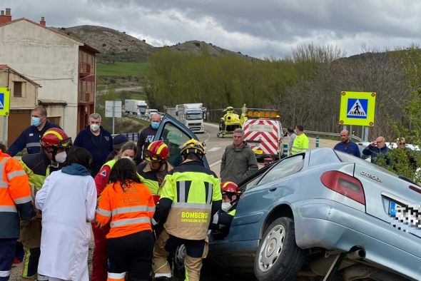 Un herido al colisionar un turismo y un camión en la N-211 a la altura de Castel de Cabra