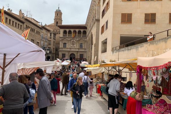 Las calles de Alcañiz viajan al pasado con  el mercado medieval