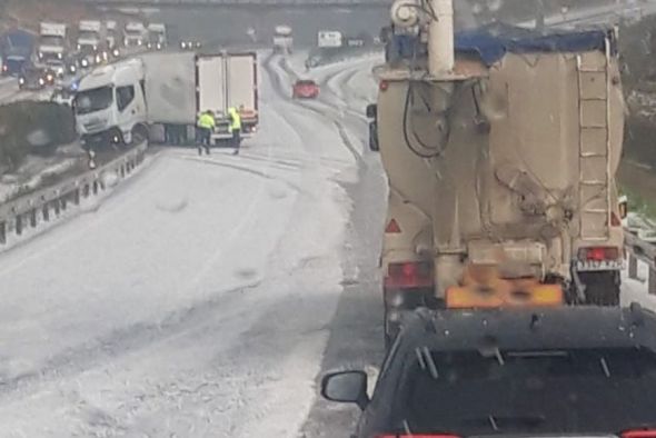 Una fuerte granizada corta la autovía entre La Puebla de Valverde y Teruel durante hora y media