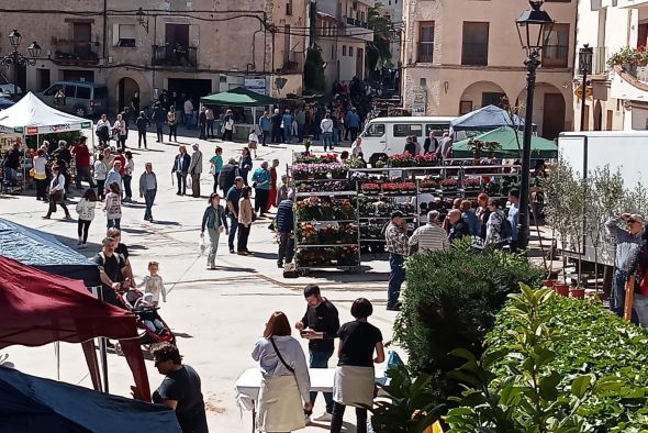 La agricultura local se reúne con éxito en la Feria del Huerto y el Jardín de La Portellada