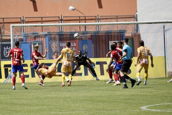 El CD Teruel empata con el Badalona, acaba la liga regular cuarto y manda a los catalanes a Tercera